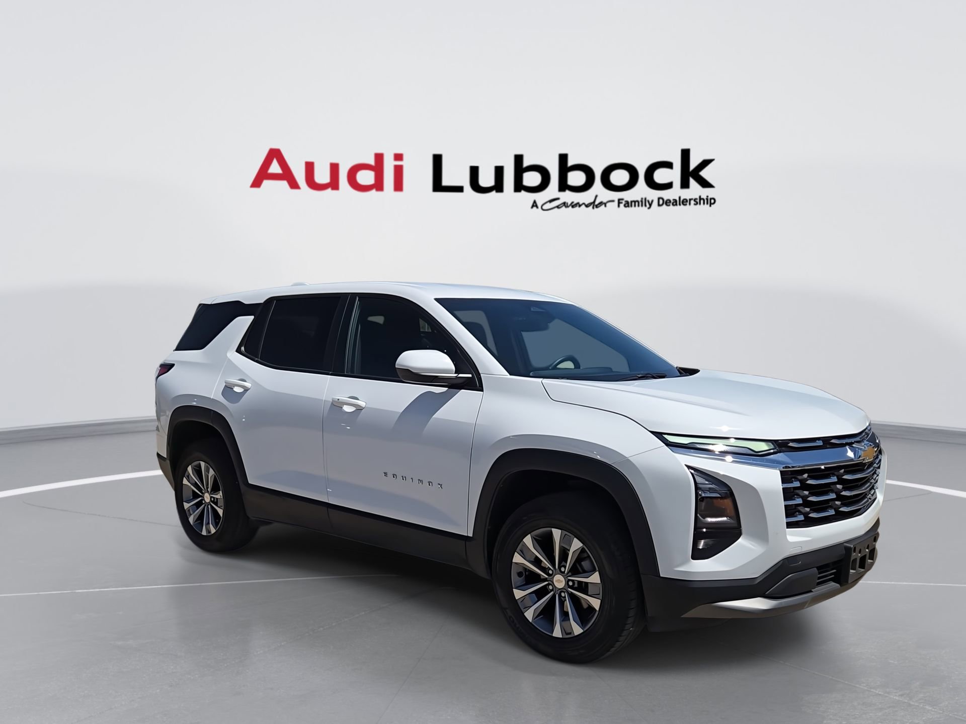 Used 2025 Chevrolet Equinox LT AWD/4WD image 2