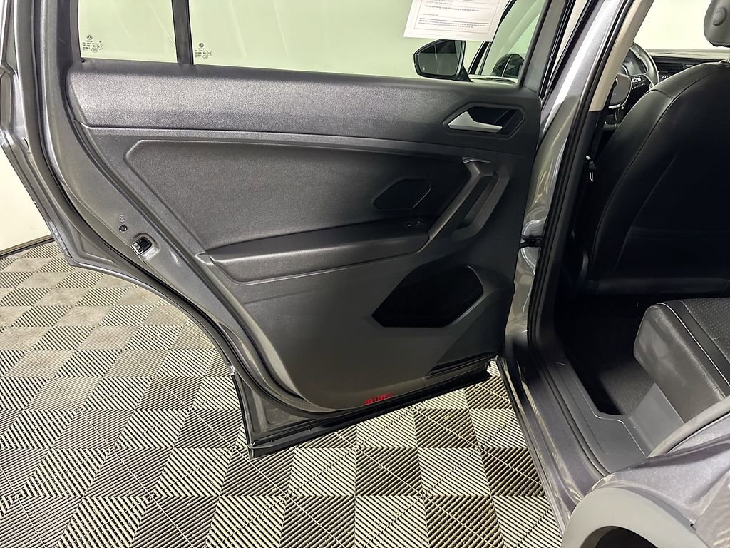 Certified 2021 Volkswagen Tiguan SE image 19
