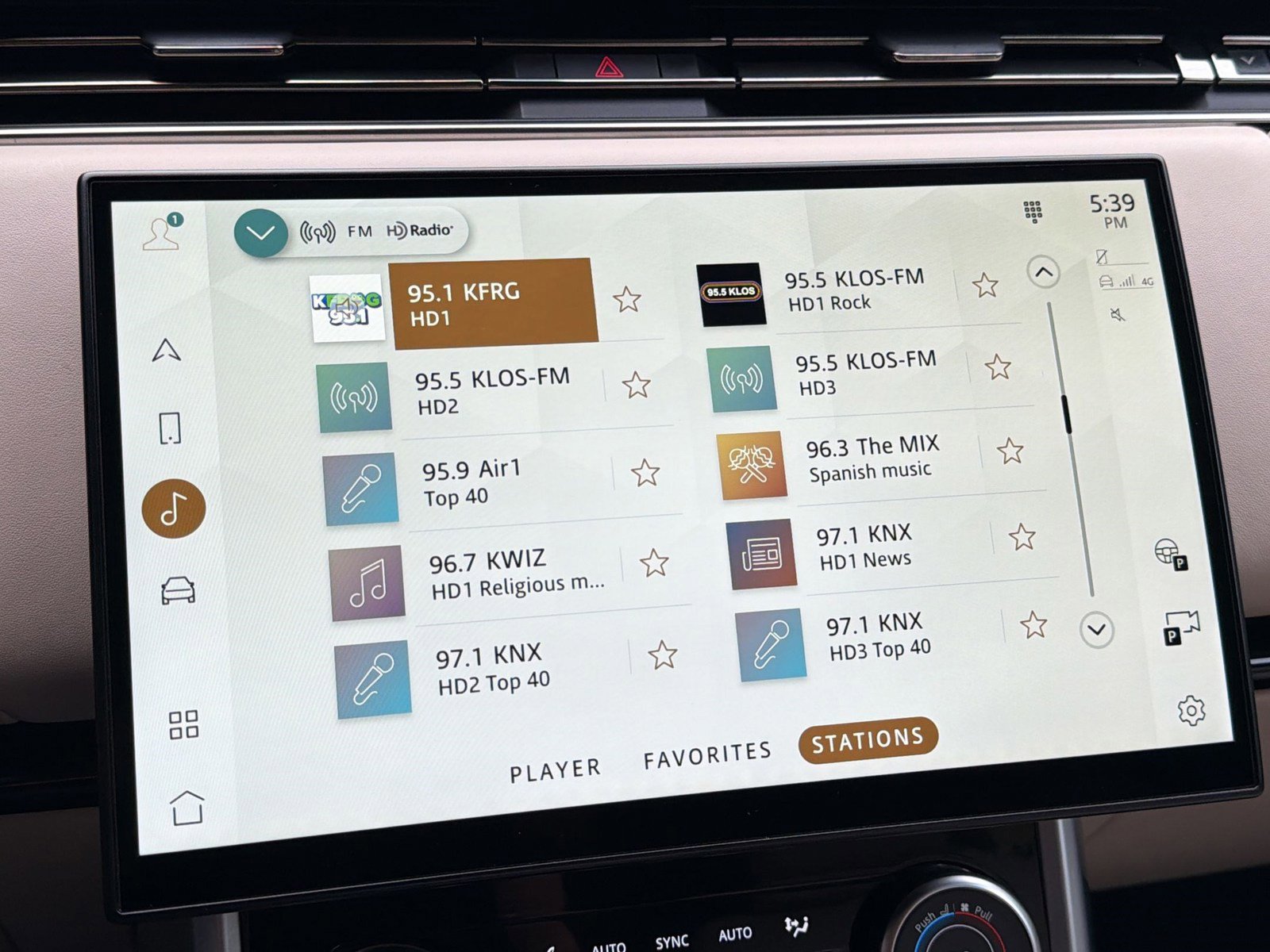 Certified 2023 Land Rover Range Rover SE image 24