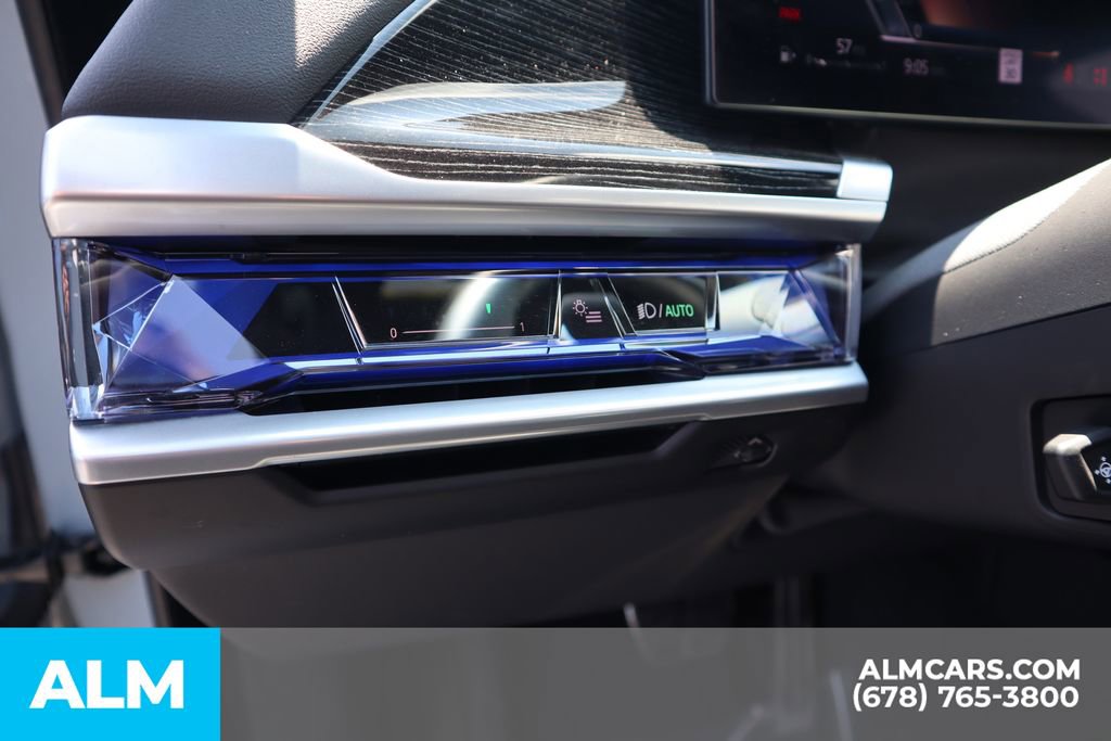 Used 2025 BMW 740i w/ Premium Package image 12