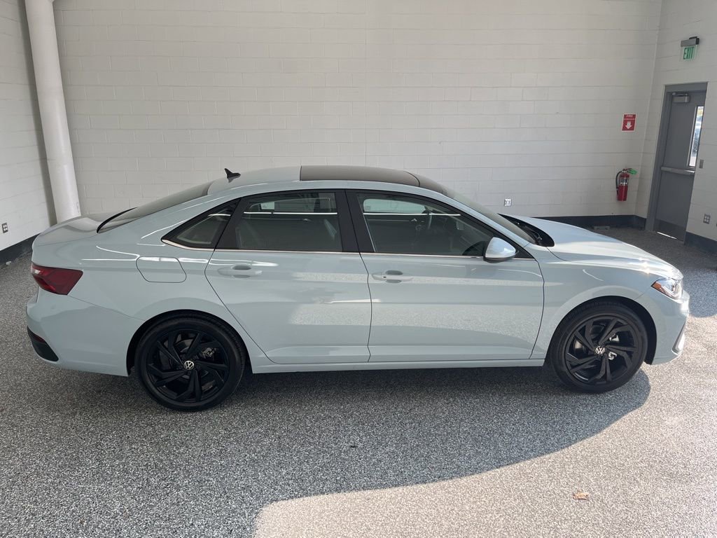 New 2026 Volkswagen Jetta SE image 6