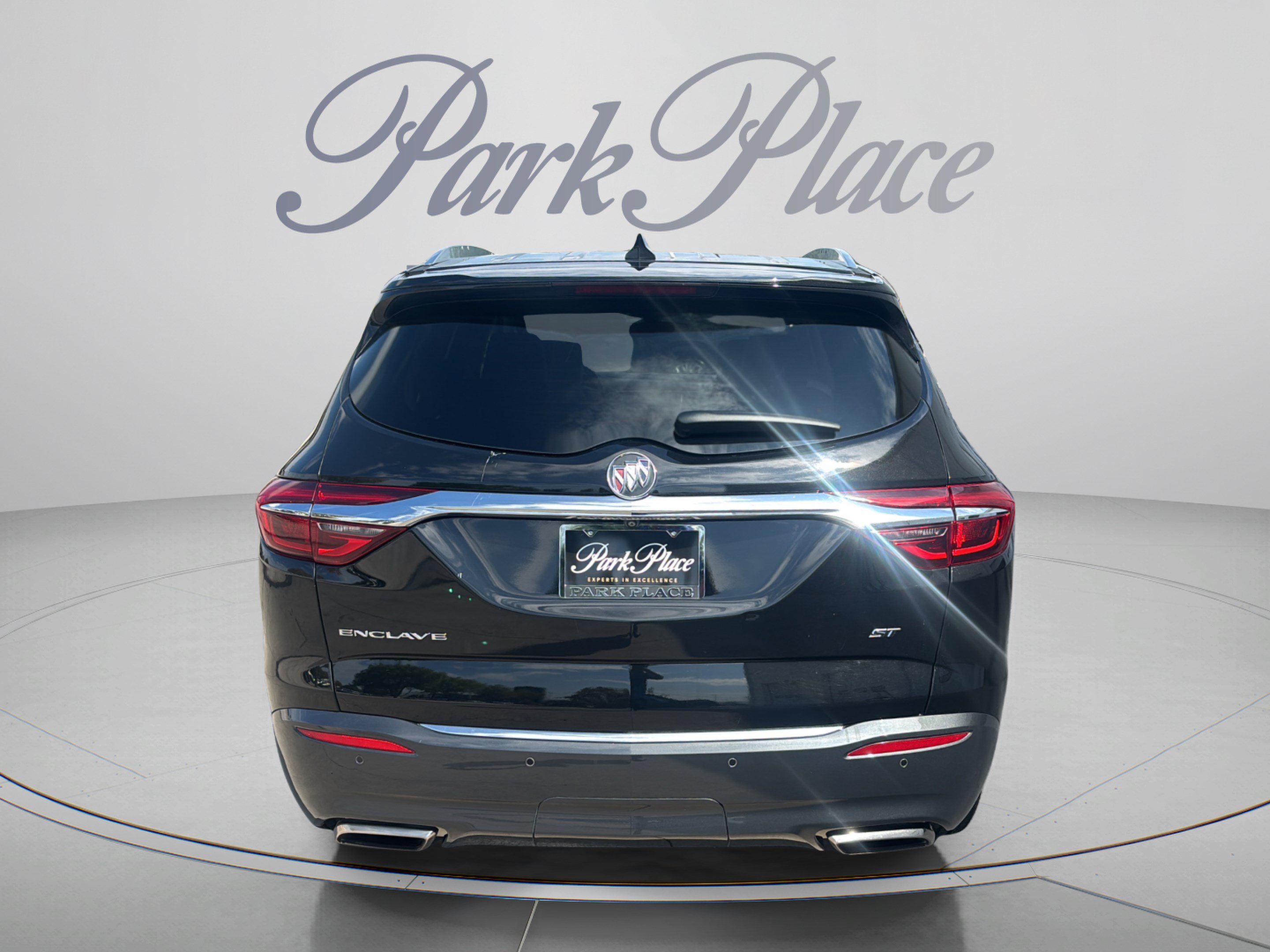 Used 2020 Buick Enclave Essence w/ Sport Touring Edition FWD image 4
