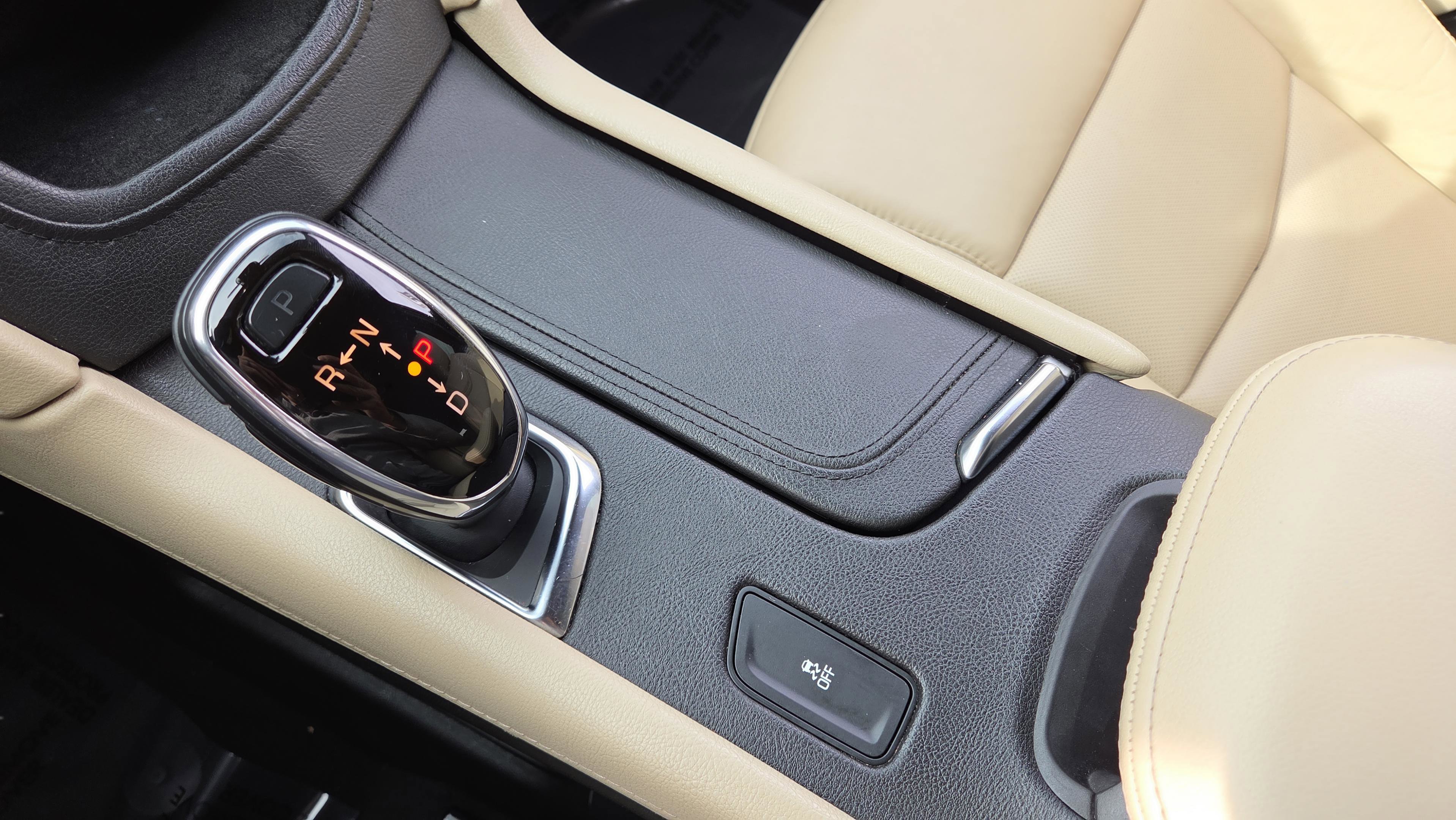 Used 2018 Cadillac XT5 Luxury w/ Driver Awareness Package FWD image 39