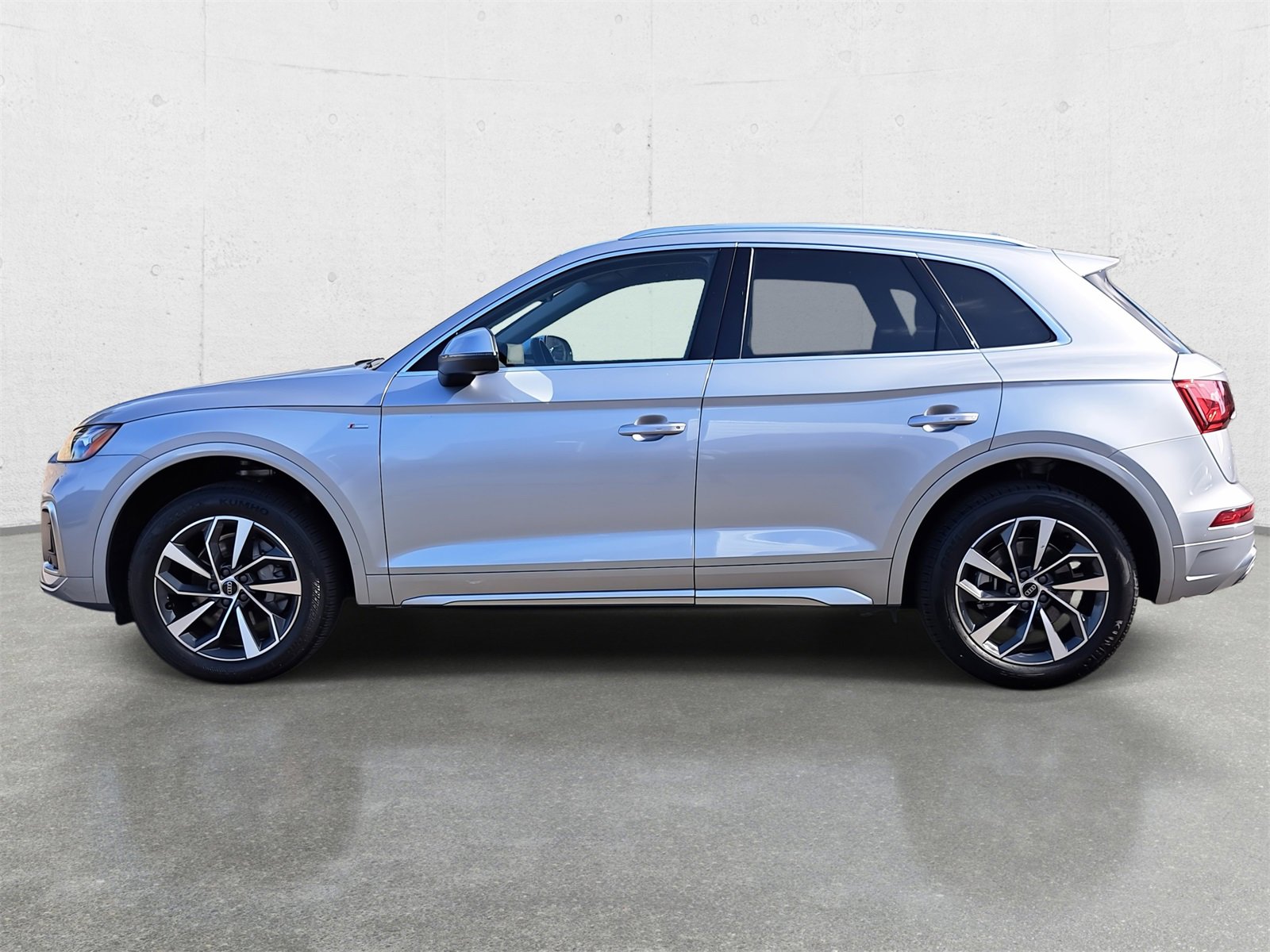 Used 2023 Audi Q5 2.0T Premium w/ Convenience Package image 8