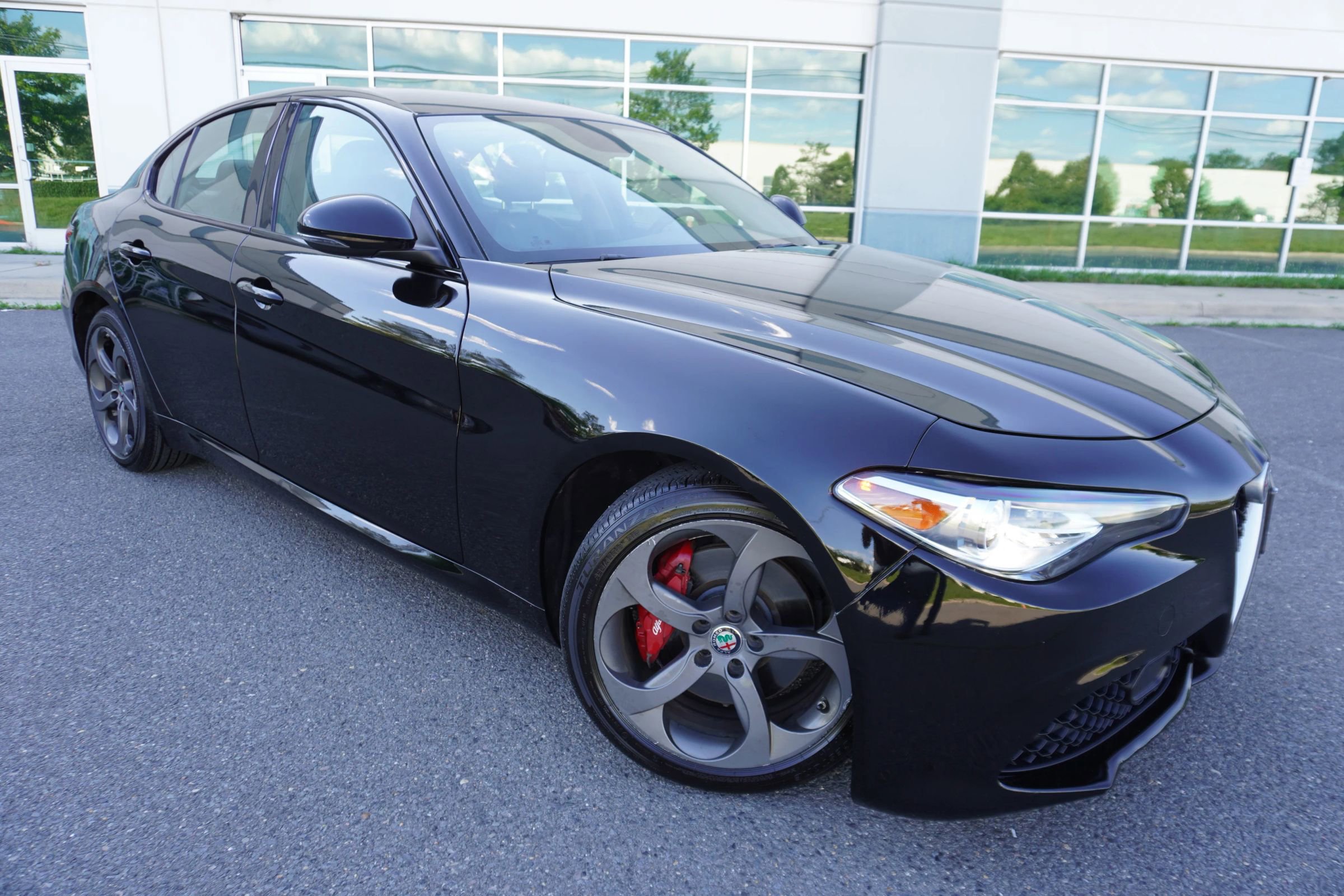Used 2017 Alfa Romeo Giulia AWD image 1