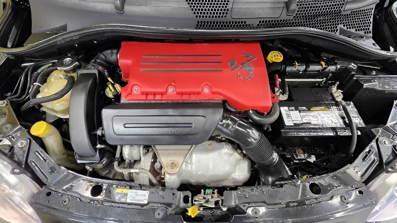 Used 2012 FIAT 500 Abarth w/ Safety & Convenience Pkg FWD image 12