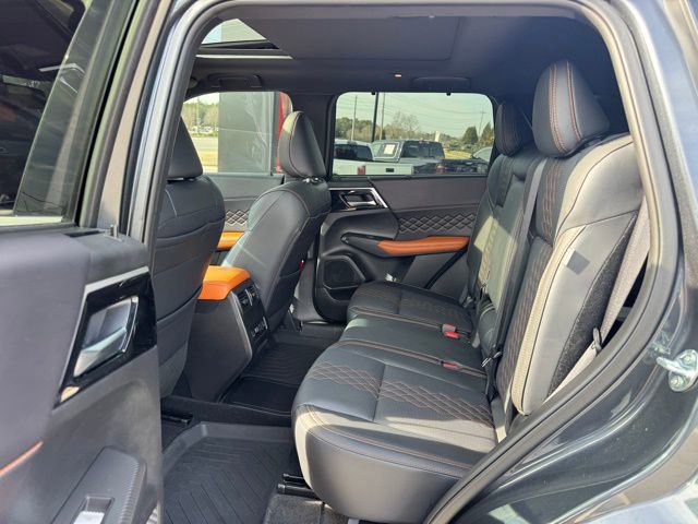 Used 2025 Mitsubishi Outlander 4WD Plug-In Hybrid image 12