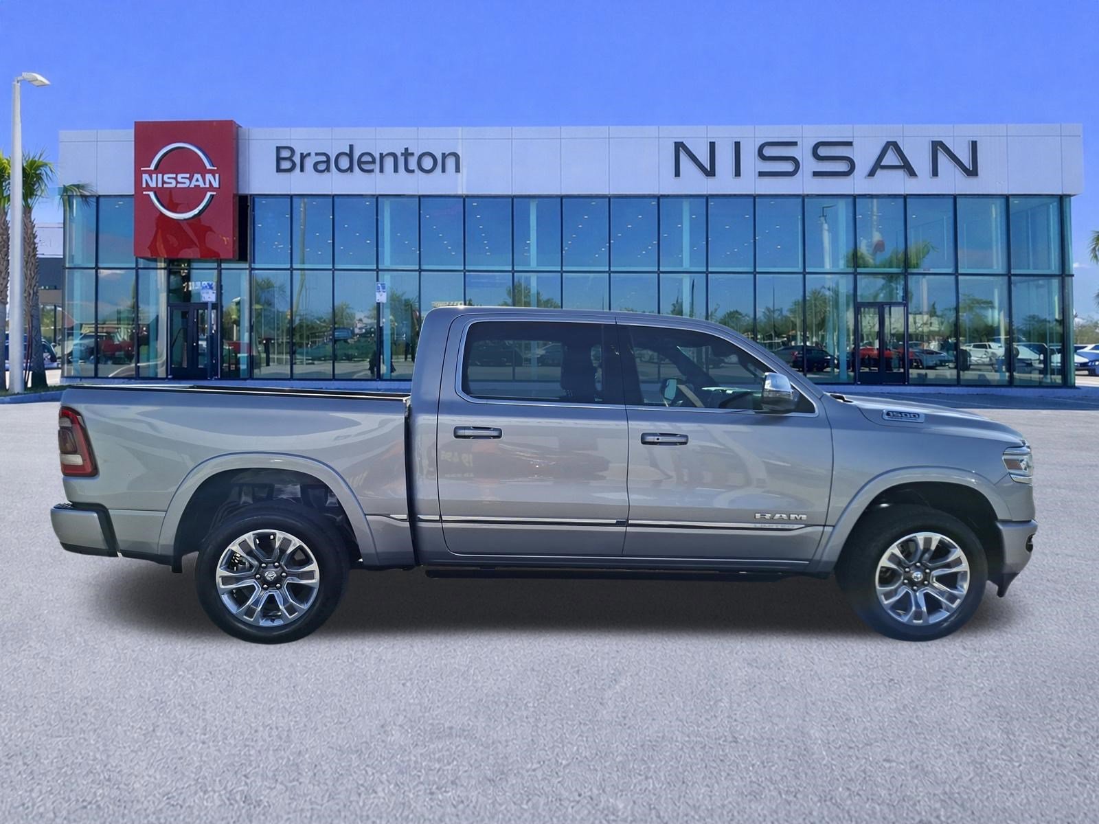Used 2024 RAM 1500 Limited AWD/4WD image 4