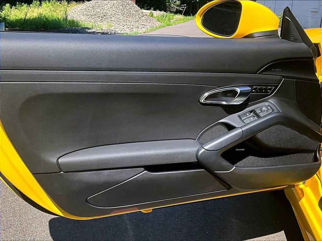Certified 2024 Porsche 718 Boxster RWD image 26