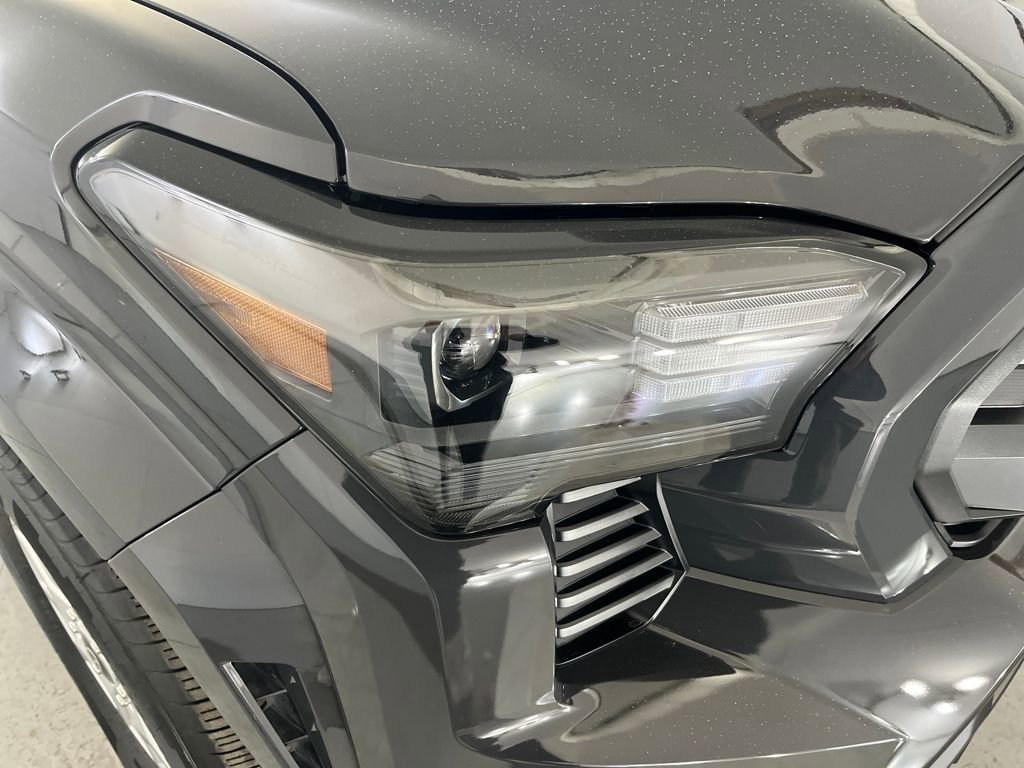 Used 2025 Toyota Tacoma SR5 image 33