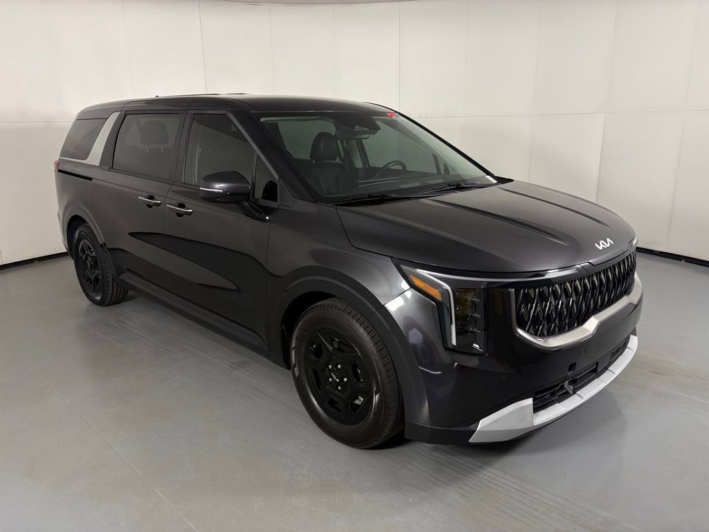Used 2025 Kia Carnival image 2