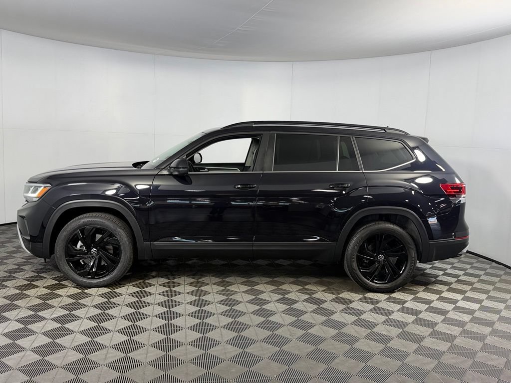 Used 2023 Volkswagen Atlas SE w/ Black Wheel Package FWD image 11