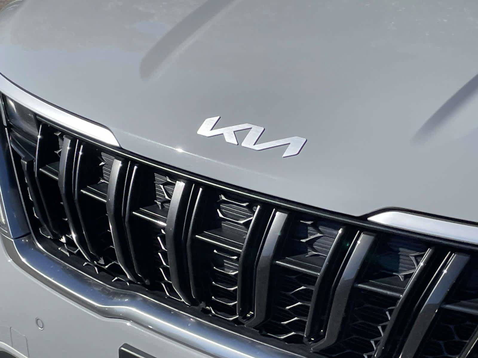 Used 2024 Kia Carnival EX FWD image 10