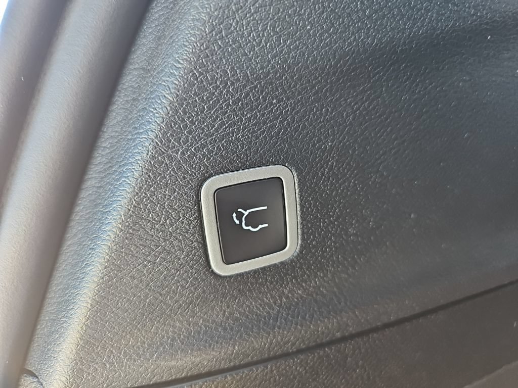 Used 2025 Chrysler Pacifica Select w/ Uconnect Theater Family Group AWD/4WD image 27
