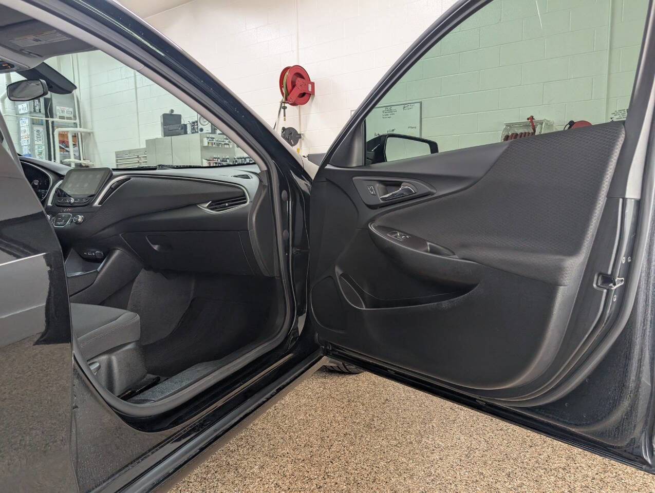 Used 2022 Chevrolet Malibu RS image 16