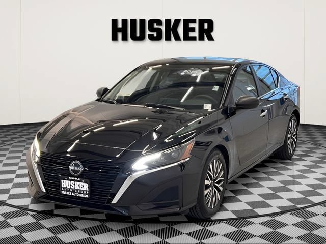 Used 2025 Nissan Altima 2.5 SV FWD image 4