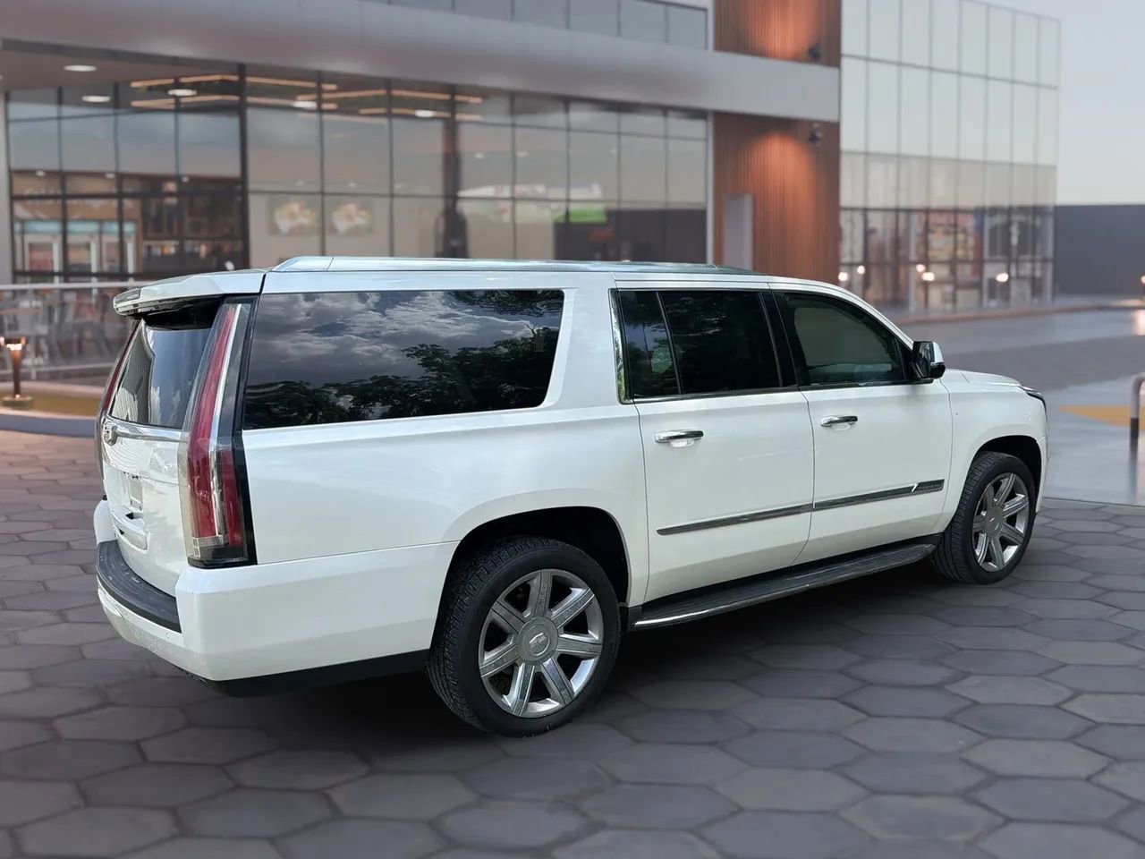 Used 2015 Cadillac Escalade ESV Luxury AWD/4WD image 13