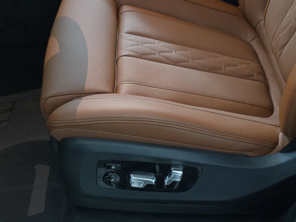 New 2027 BMW X7 M60i AWD/4WD image 28