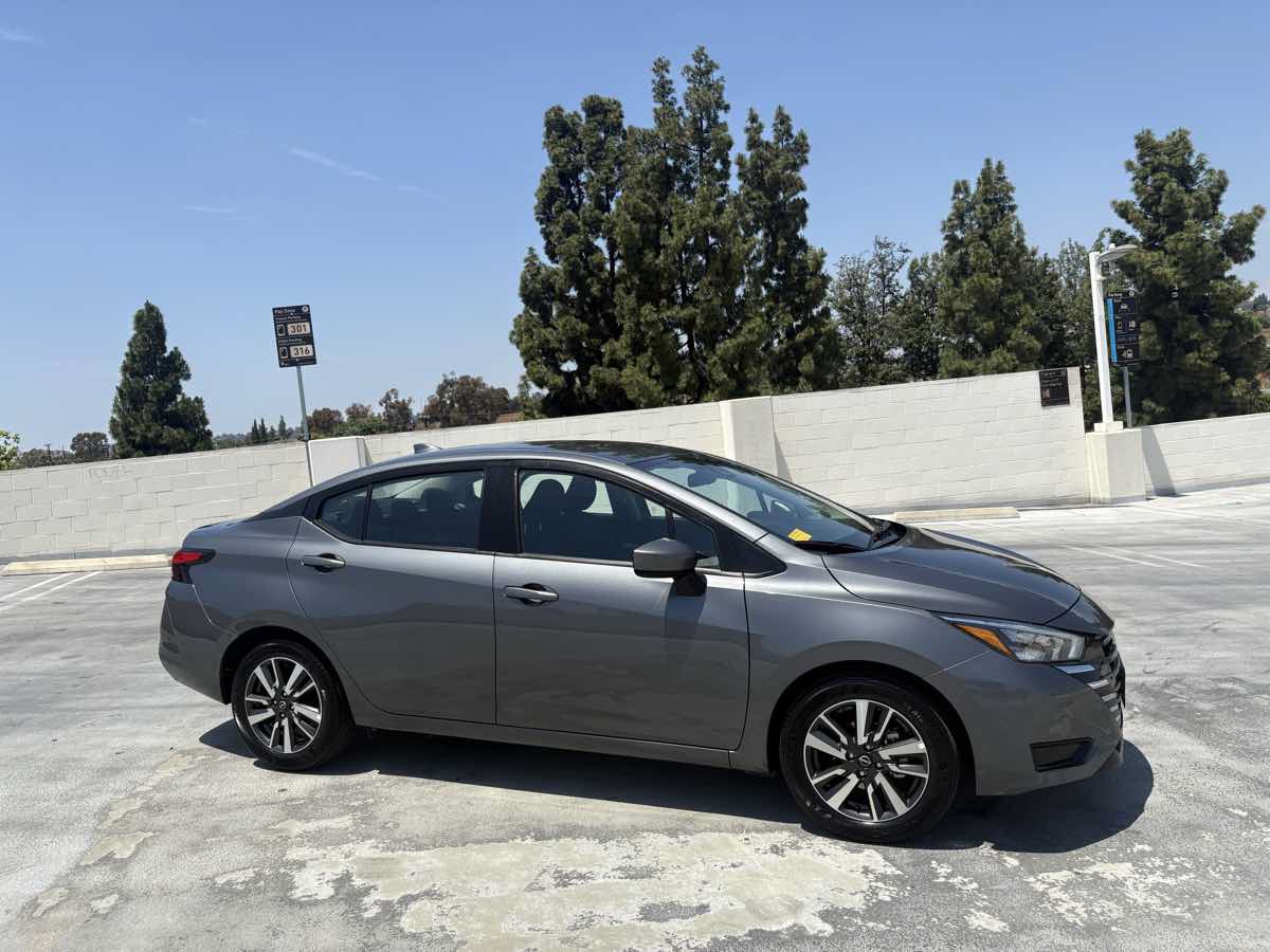 Used 2025 Nissan Versa SV FWD image 30