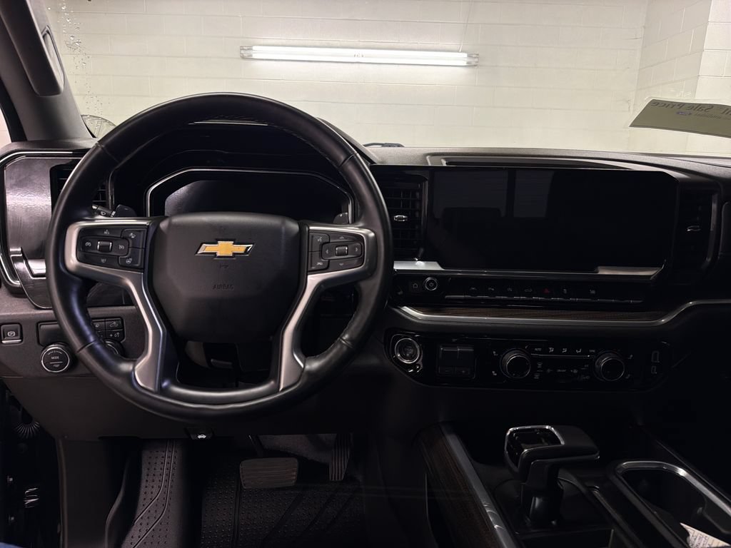 Used 2025 Chevrolet Silverado 1500 LT w/ All Star Edition Plus RWD image 9