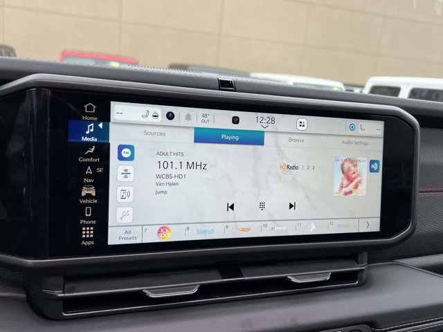 Used 2025 Jeep Wrangler Rubicon w/ Steel Bumper Group image 29