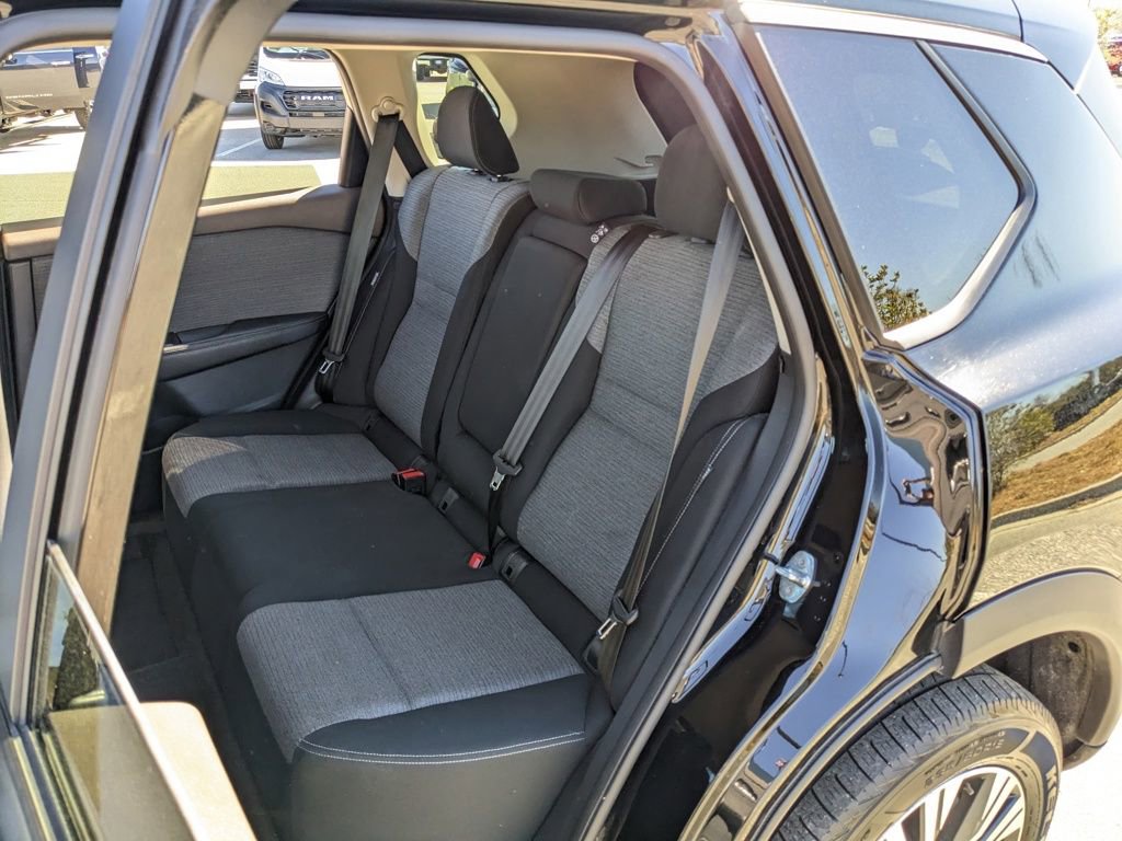 Used 2023 Nissan Rogue SV image 37