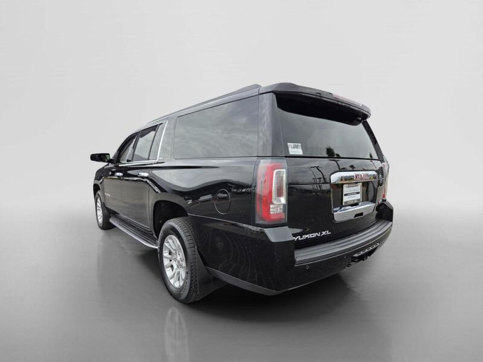 Used 2019 GMC Yukon XL SLT AWD/4WD image 3
