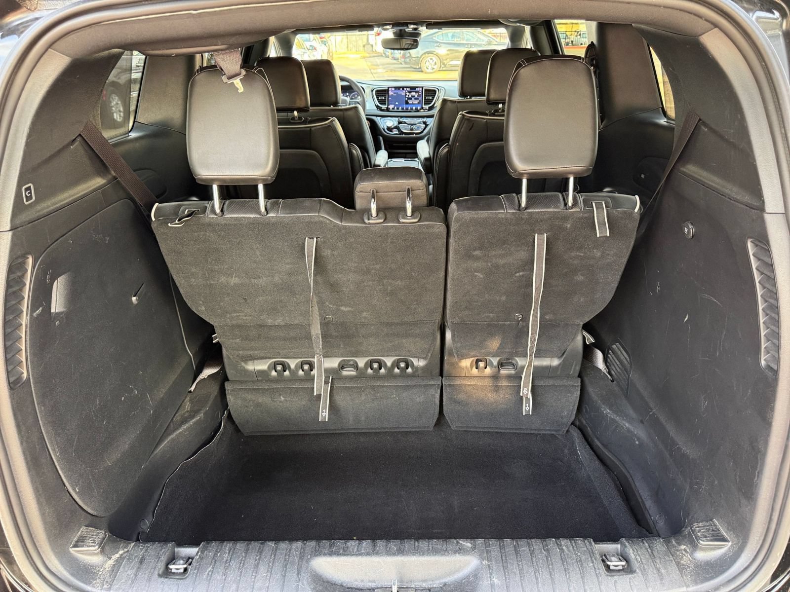 Used 2025 Chrysler Pacifica Limited FWD image 34