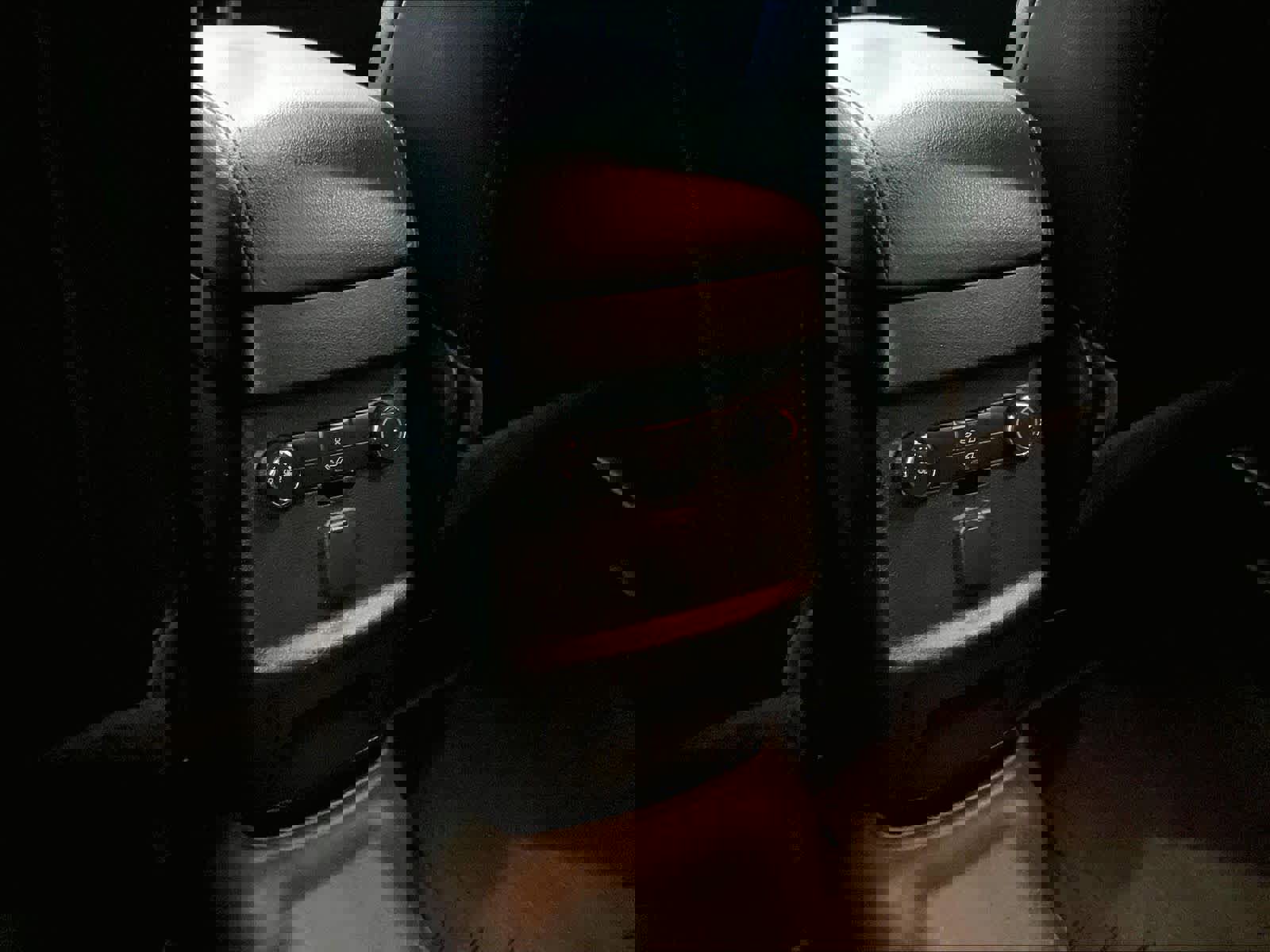 Used 2017 Ford Explorer XLT w/ Equipment Group 202A AWD/4WD image 29