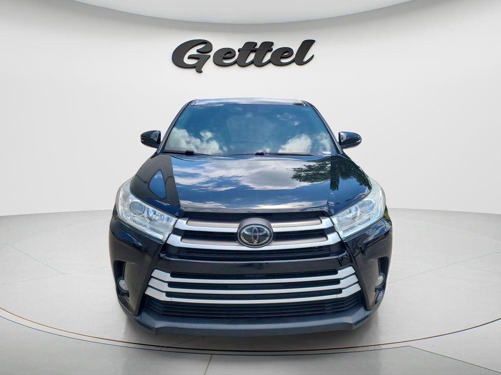 Used 2019 Toyota Highlander Plus FWD image 2