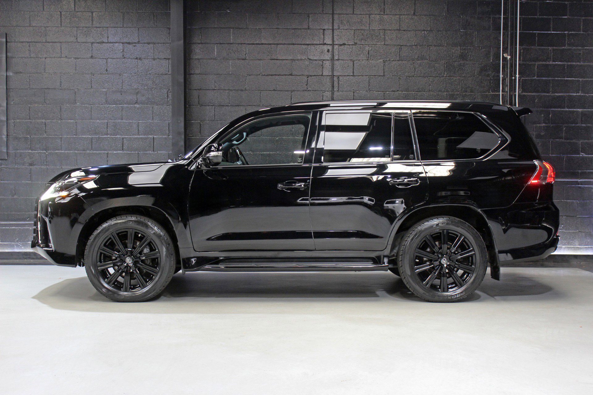 Used 2019 Lexus LX 570 Three-Row Inspiration Series w w/ Inspiration Series image 3