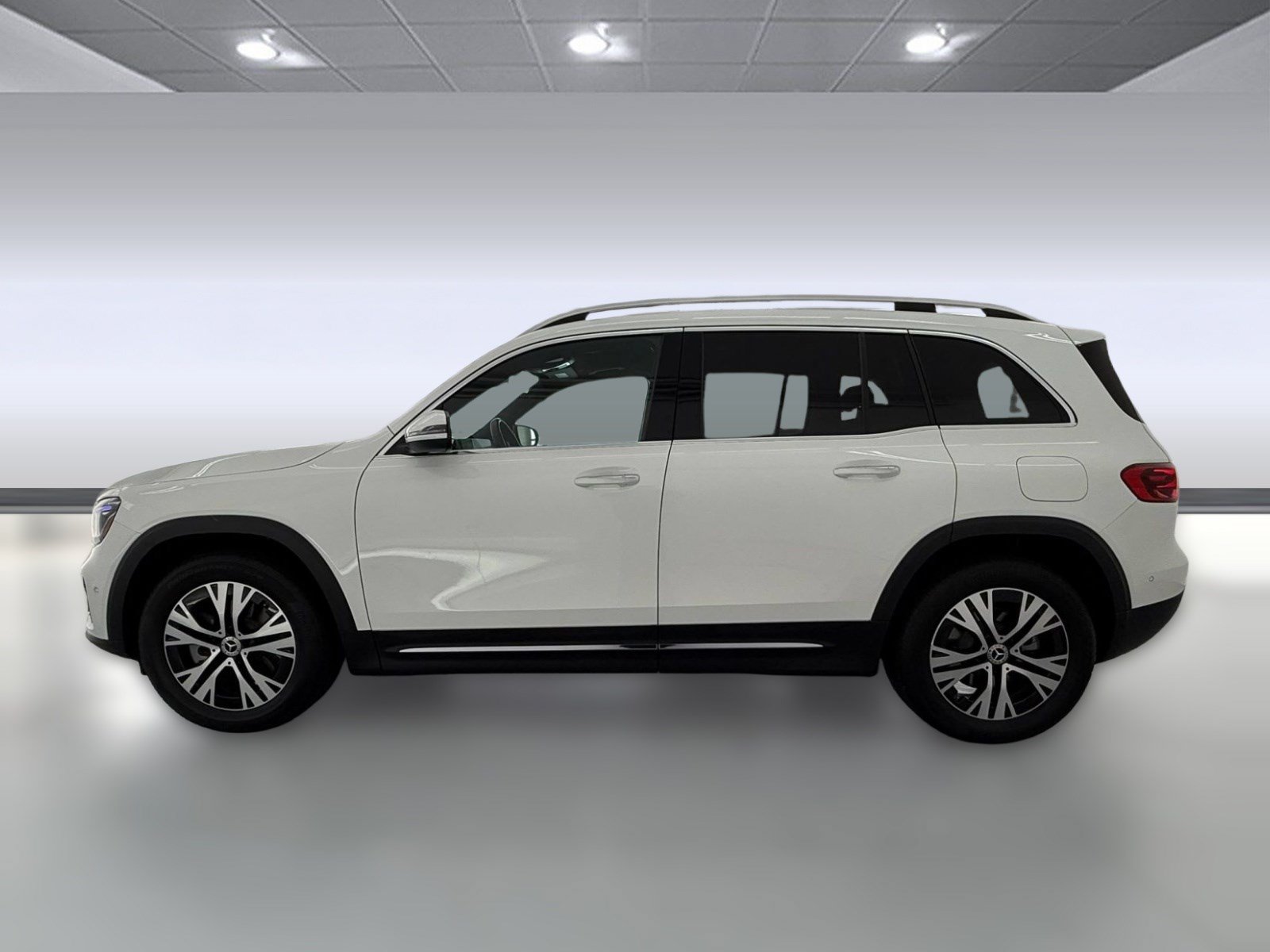 Used 2026 Mercedes-Benz GLB 250 image 2