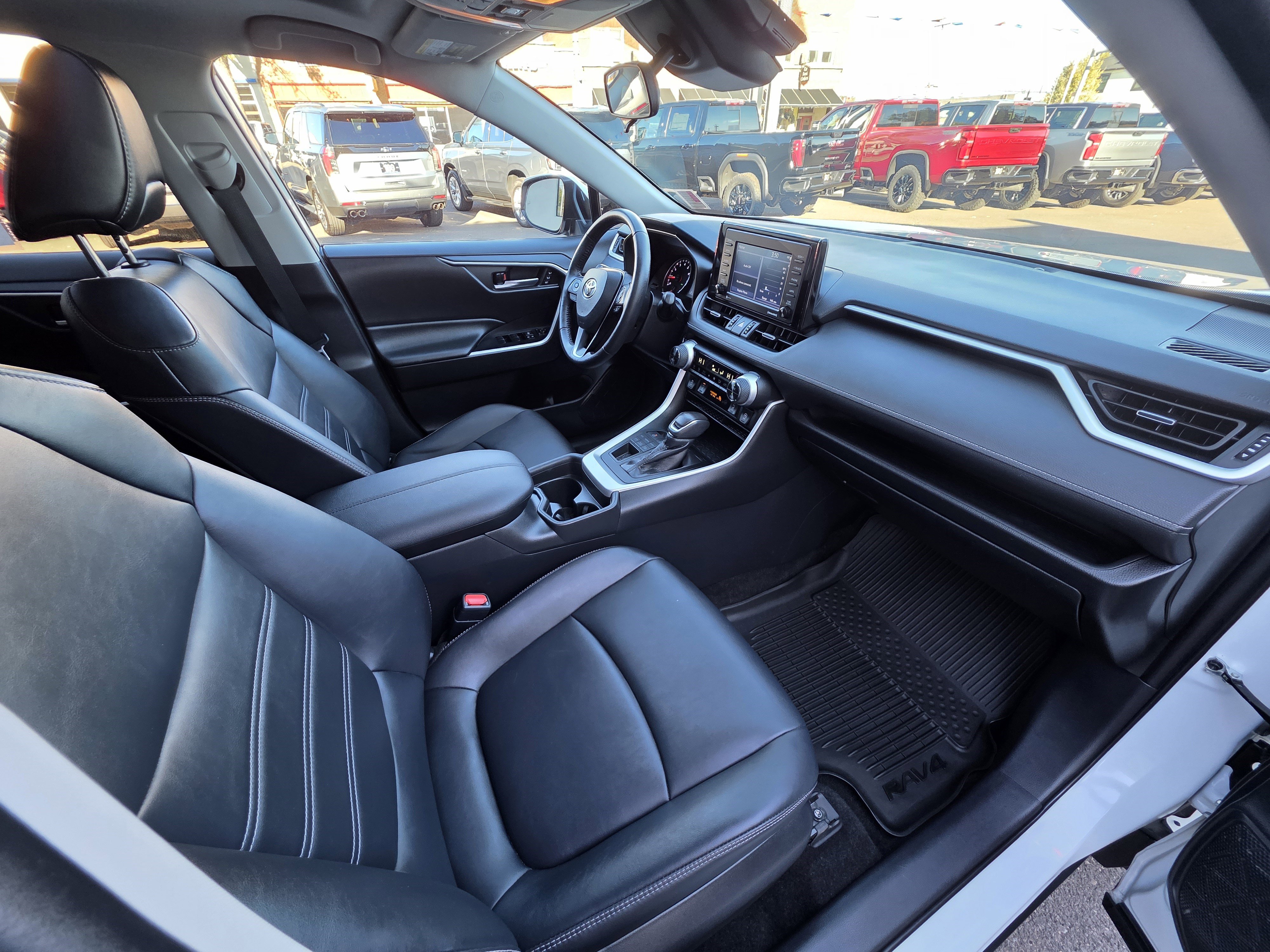 Used 2021 Toyota RAV4 XLE Premium image 25