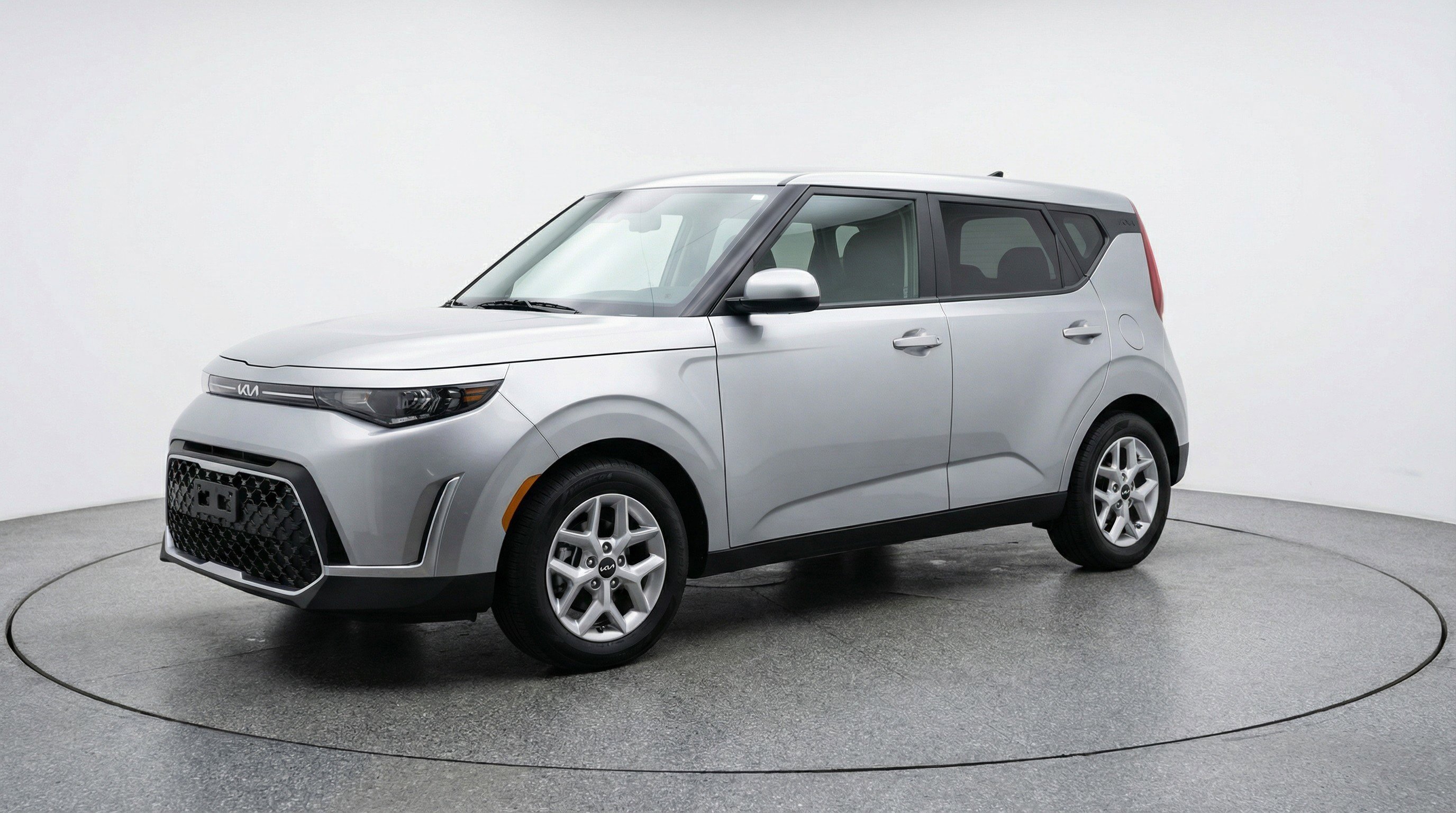 Used 2025 Kia Soul LX w/ LX Technology Package image 3