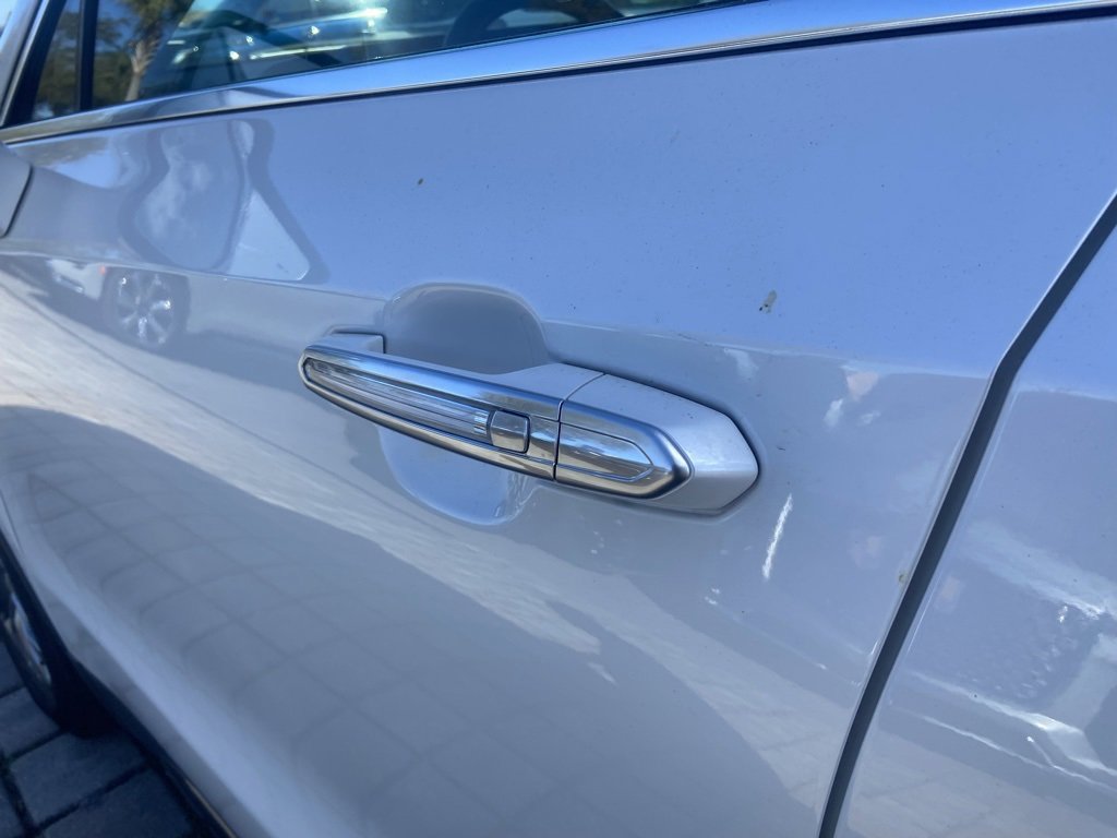 Certified 2025 Cadillac XT4 Premium Luxury image 10