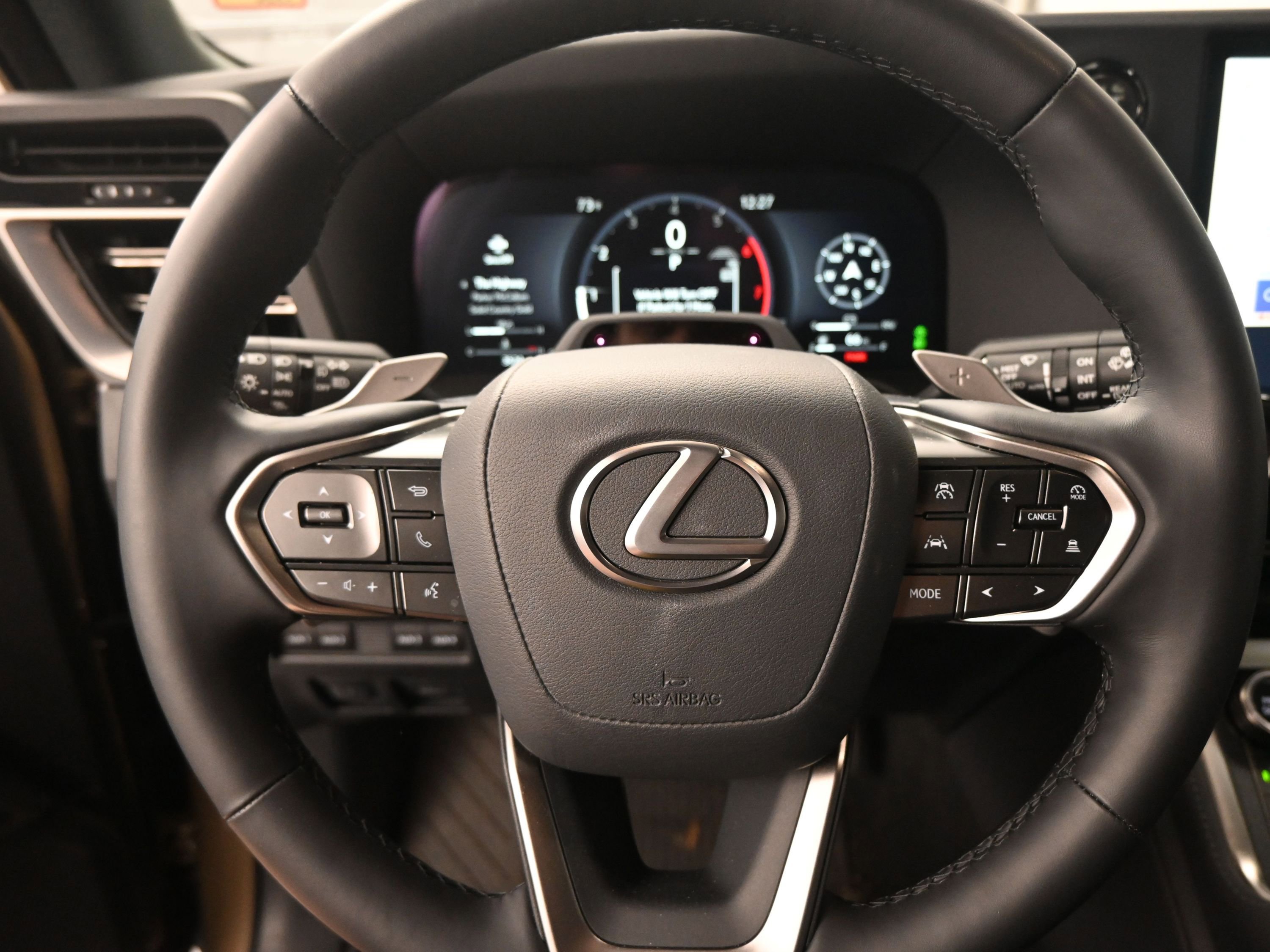 Used 2025 Lexus GX 550 w/ Accessory Package (32) AWD/4WD image 11