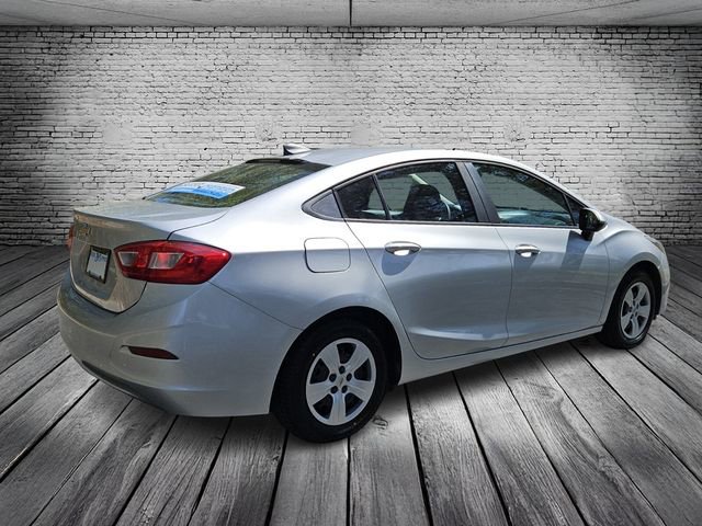 Used 2017 Chevrolet Cruze LS FWD image 5