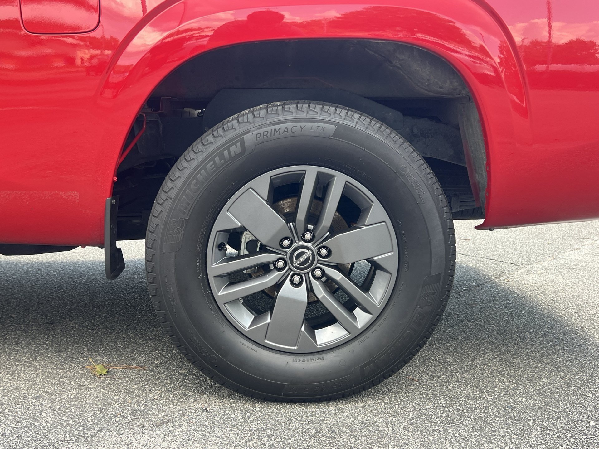 Certified 2025 Nissan Frontier SV RWD image 30