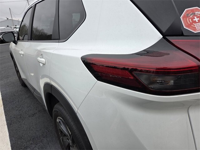 Used 2025 Nissan Rogue SV image 6