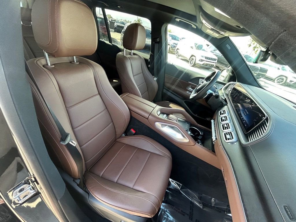Used 2024 Mercedes-Benz GLS 450 4MATIC w/ AMG Line Exterior image 32
