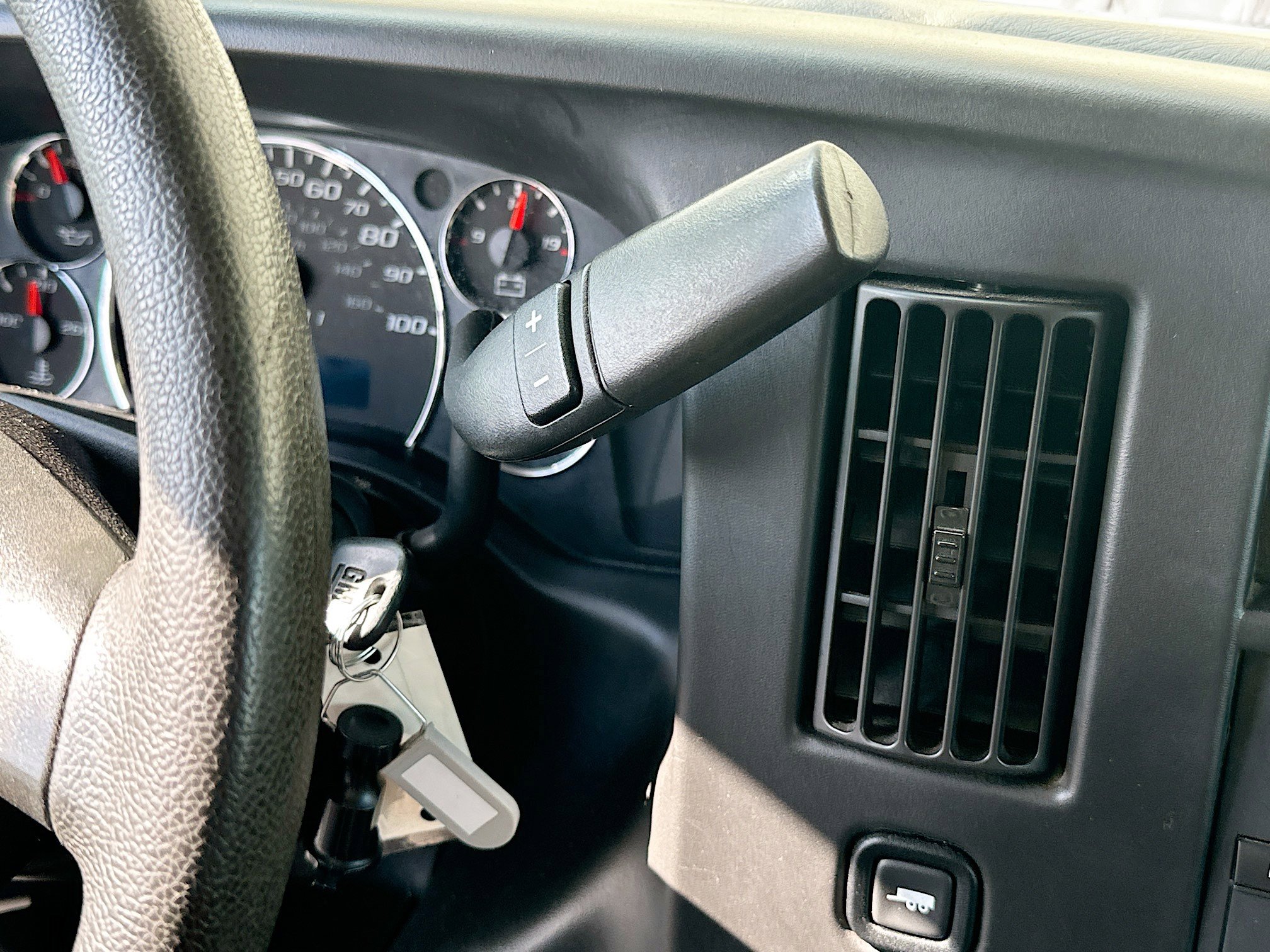 Used 2017 Chevrolet Express 3500 image 22