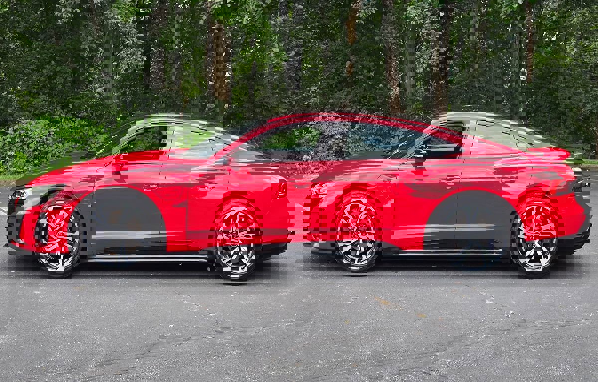 Used 2024 Audi e-tron GT Premium Plus w/ Performance Package image 3