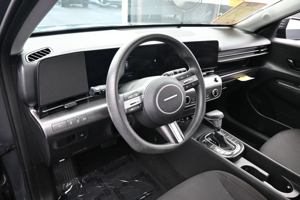 Used 2024 Hyundai Kona SE FWD image 11