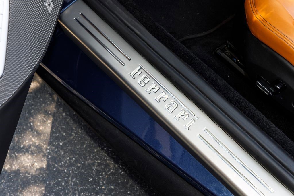 Used 2019 Ferrari Portofino RWD image 27