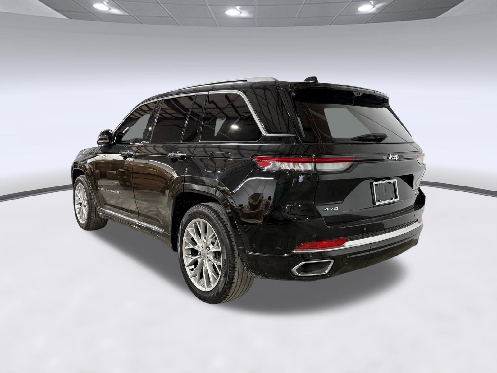 Used 2022 Jeep Grand Cherokee Summit w/ Adv Protech Group IV AWD/4WD image 2
