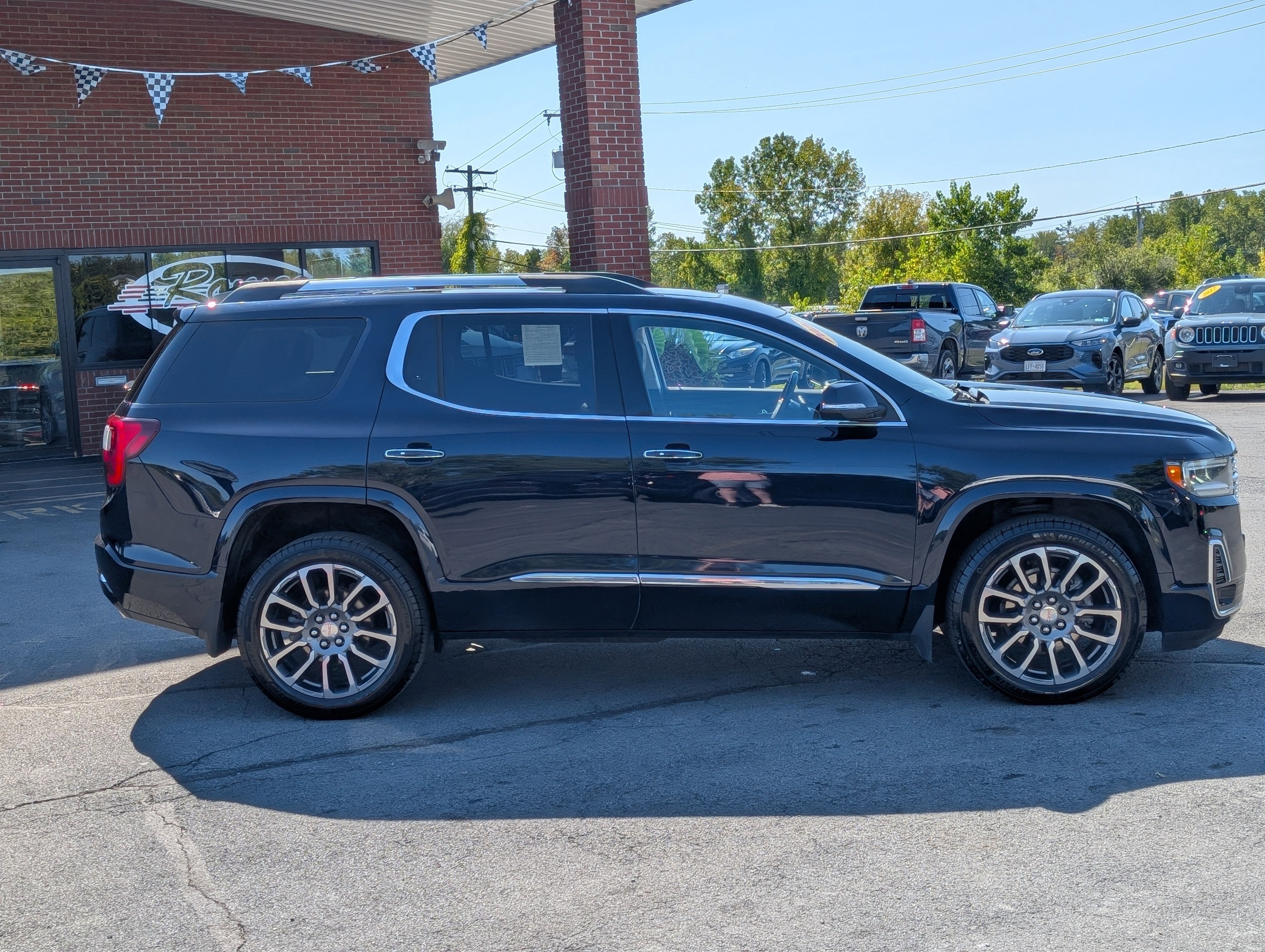 Used 2022 GMC Acadia Denali w/ Trailering Package image 13