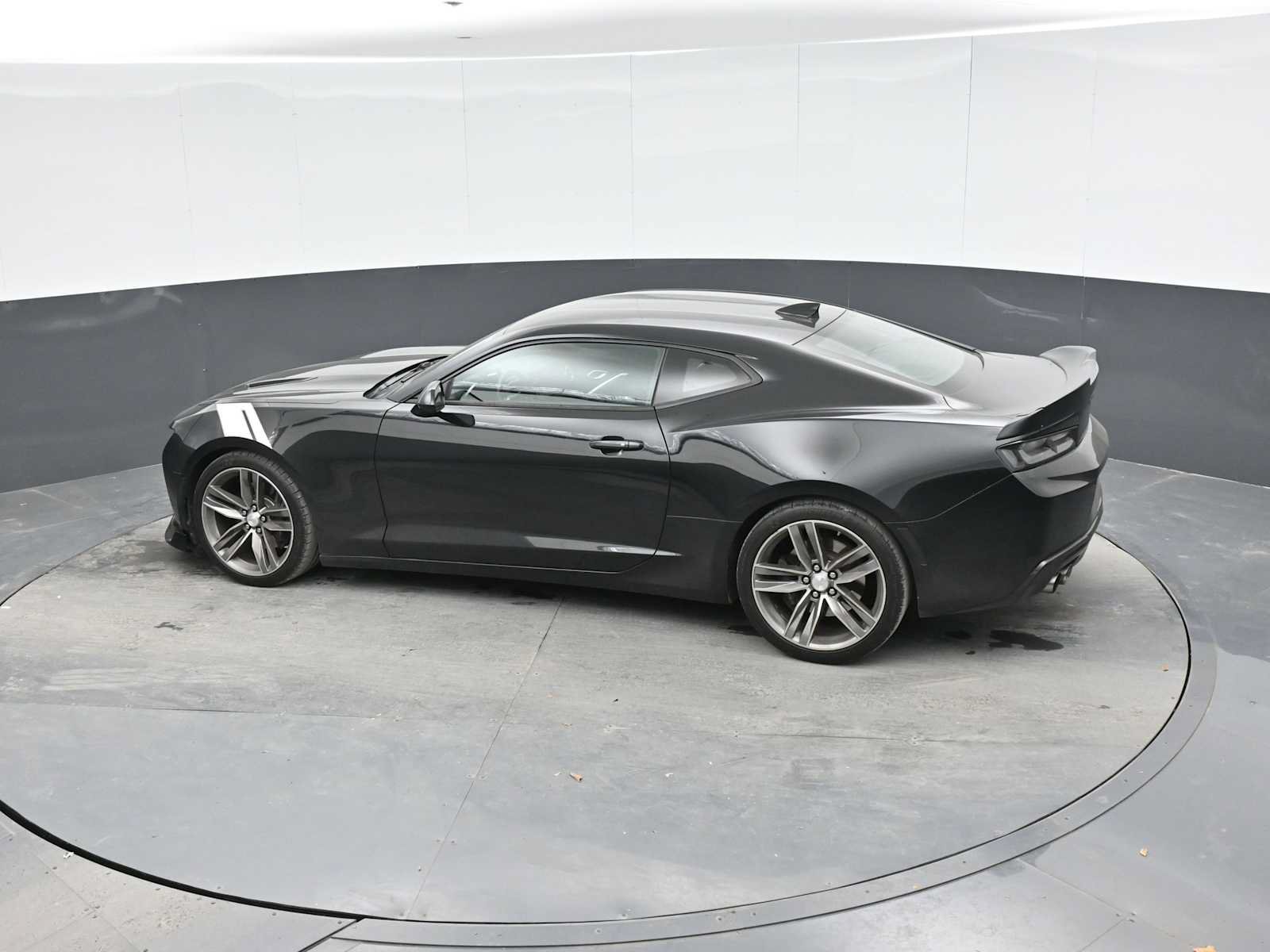 Used 2018 Chevrolet Camaro SS RWD image 13