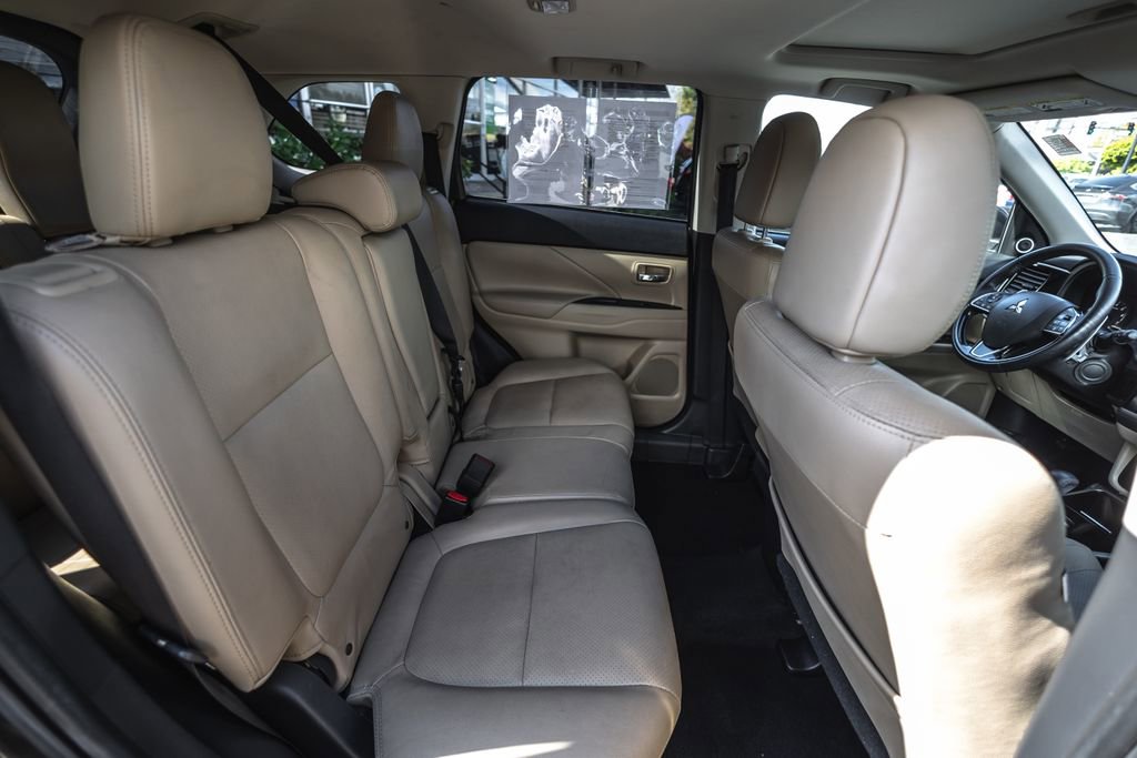 Used 2017 Mitsubishi Outlander GT AWD/4WD image 33