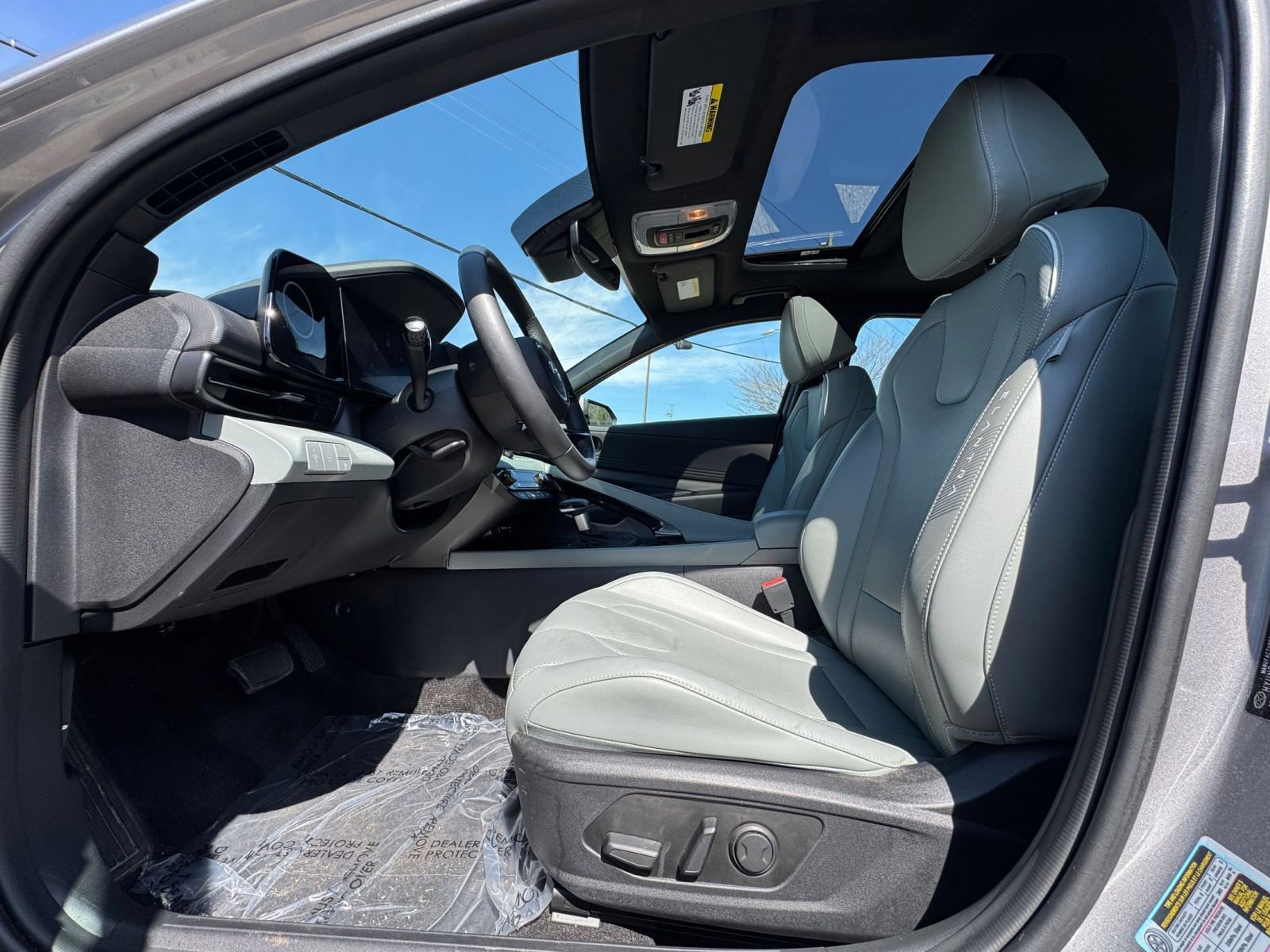 Used 2025 Hyundai Elantra Limited image 23