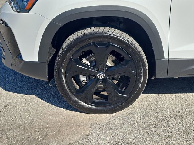 New 2026 Volkswagen Taos SE AWD/4WD image 9
